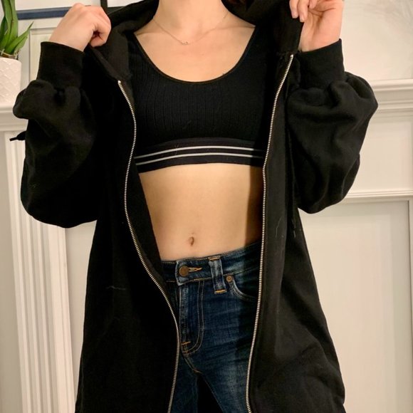 Extra long zip hoodie I’m 5”4 and they hang at my knees - Picture 3 of 4